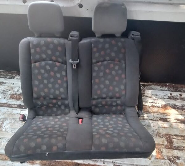 THE TWO IN ONE SEAT THAT IS USED TO CHANGE THE FRONT SINGLE SEAT